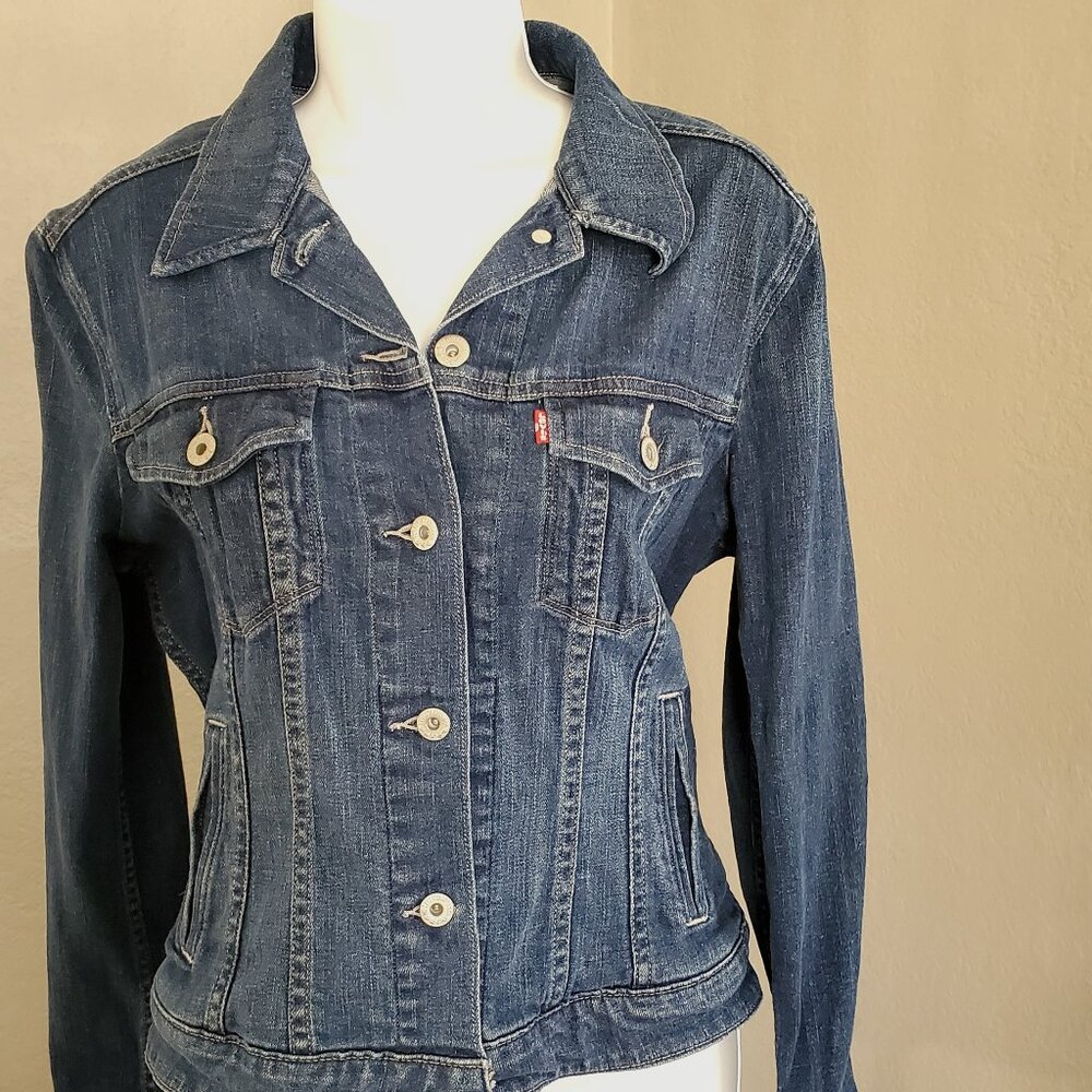 Women’s Levi Jeans Denim Trucker Jacket Sz M with Cat Patch on Back EXCELLENT!